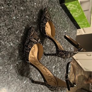 Beautiful Black & Gold Heels